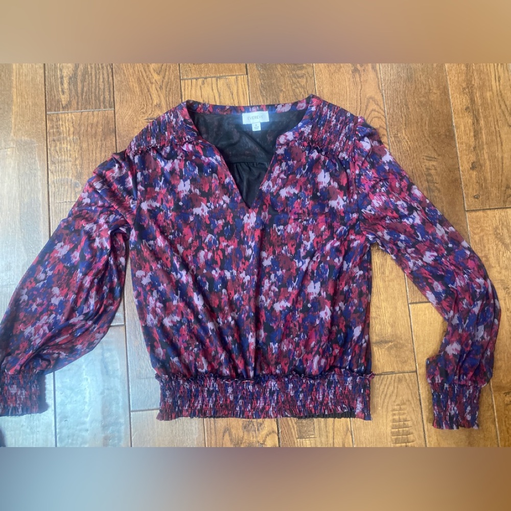 Evereve classy career blouse print size medium long sleeve